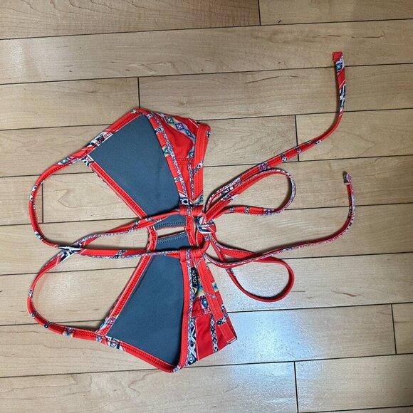 JOLYN Vent Bikini Top Swimsuit Swim Red Batik Print Size Medium - Picture 4 of 6